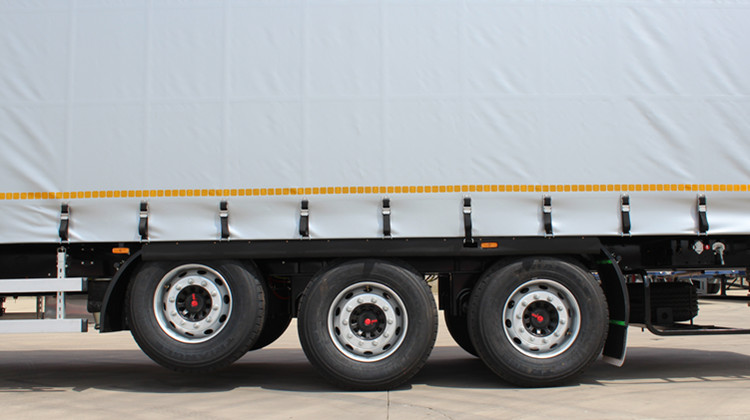  Curtainsider semi-trailer 2