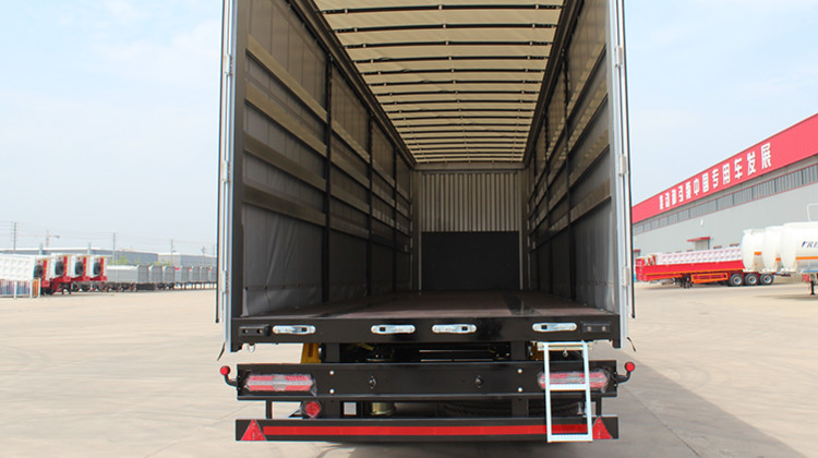  Curtainsider semi-trailer 3